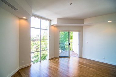 2285 NW Flanders St 2 Beds Apartment for Rent Photo Gallery 1